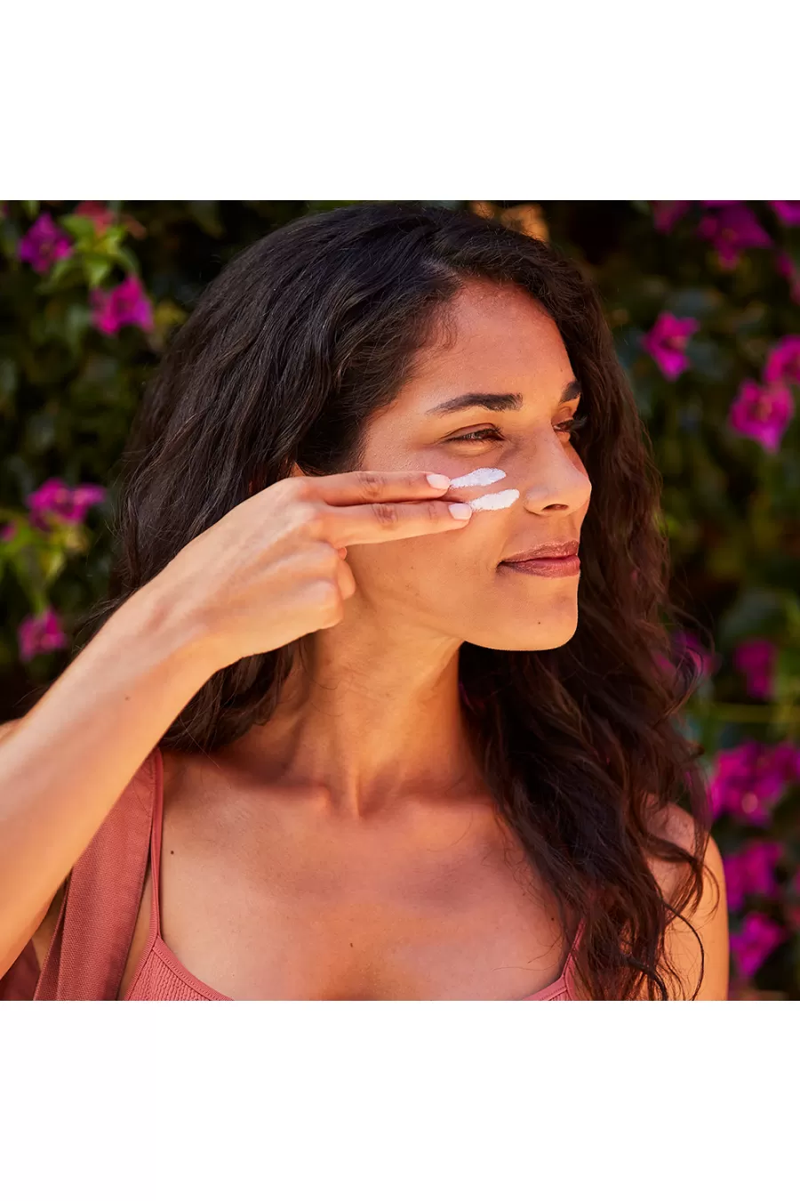 دارای Spf 50،محافظت در برابر اشعه UVA/UVB،سه برابر محافظت بیشتر از پوست در برابر آفتاب Foto Ultra100 ایزدین ISDIN ضد آفتاب خیلی قوی